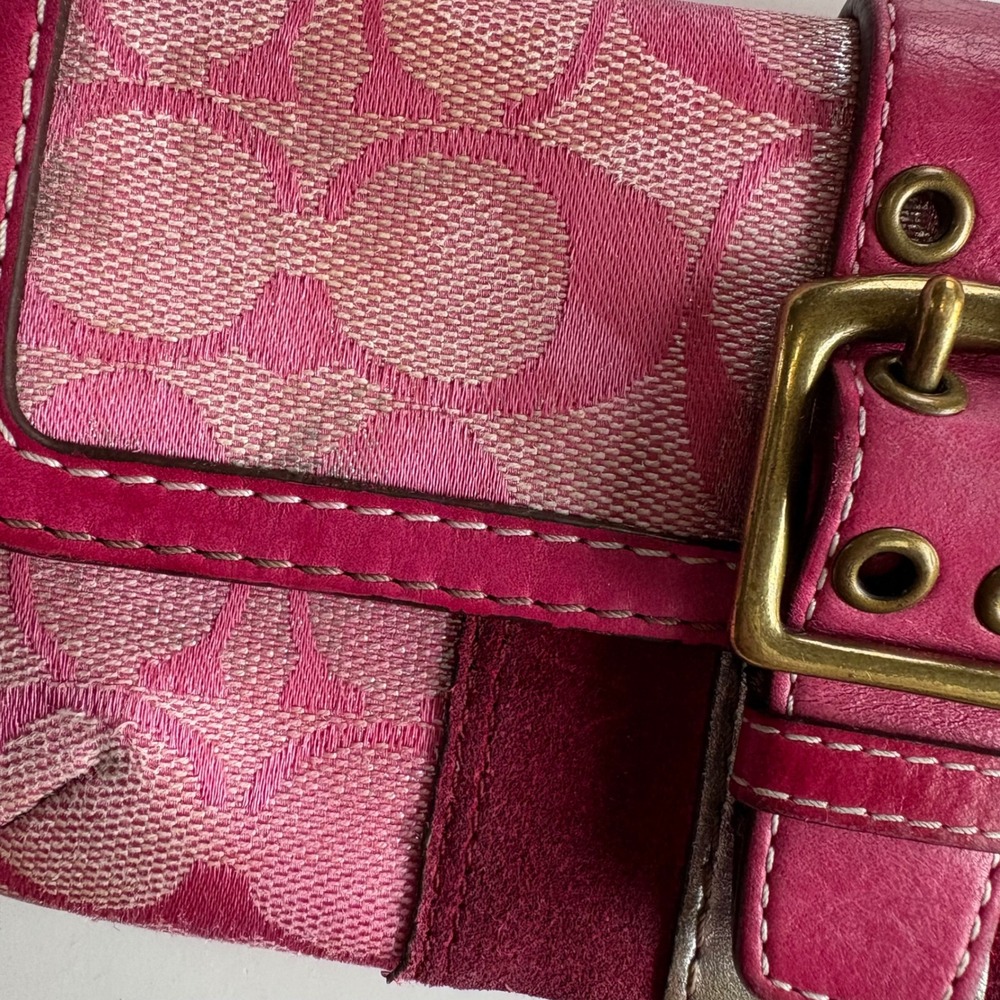 Coach Pink Signature Jacquard Wristlet Suede Trim Buckle Detail Wallet Y2K Vtg - Picture 4 of 9
